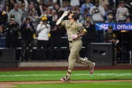 Padres do a bit of everything to get win over Mets