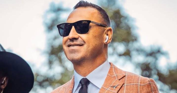 Steve Sarkisian Exchanges Close Moment With Daughter as His Son Awaits First Start for Texas Steve Sarkisian shares a touching moment with his daughter while his son still waits to take up the reins a