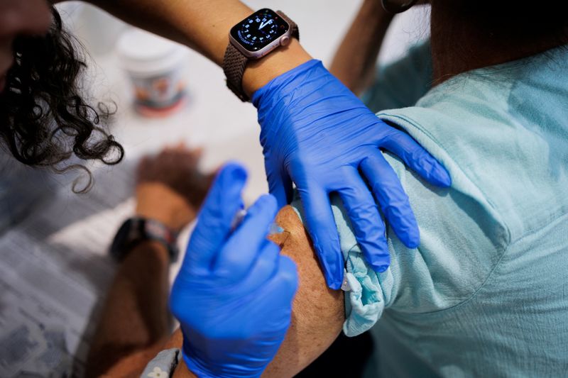 Another US doctors' group breaks with federal policy, recommends COVID