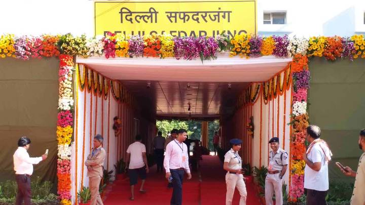 President Droupadi Murmu Arrives In Mathura Aboard Maharaja Express