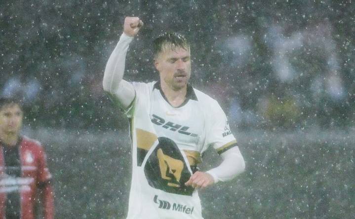 Pumas consigue una victoria in extremis ante Atlas; Aaron Ramsey se estrena como goleador