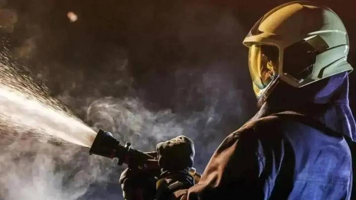 Mumbai: Fire breaks out at a chawl in Kandivali, seven injured