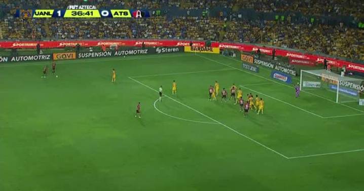¡Era el 1-1! Atlas falla el empate con un cabezazo increíble en el Tigres vs Atlas
