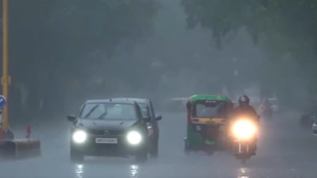 Heavy rain and thunderstorms lash Delhi-NCR, airlines issue advisory