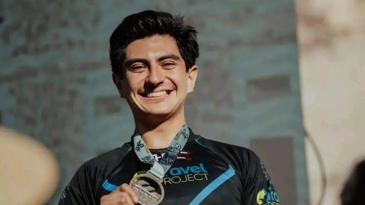 Fabián “Cachetes” Alcantar campeón en Utimate Urban Enduro y clasifica al Mundial Red Bull Cerro Abajo 2026