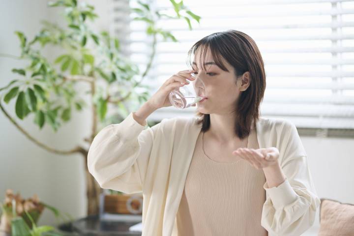 Should You Change Your Body Position When Taking Pills?