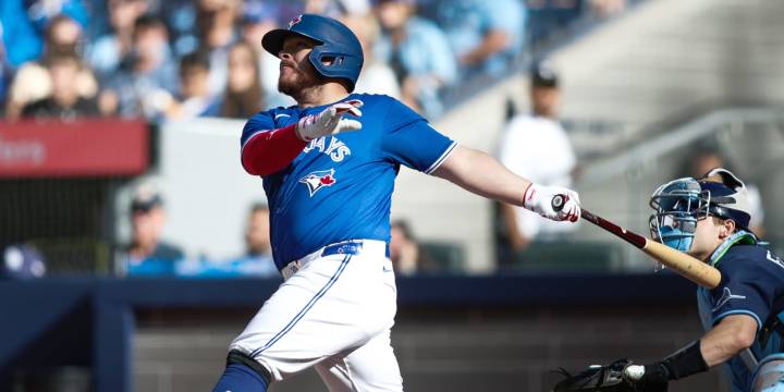 Alejandro Kirk hits grand slam in Blue Jays' final game of season