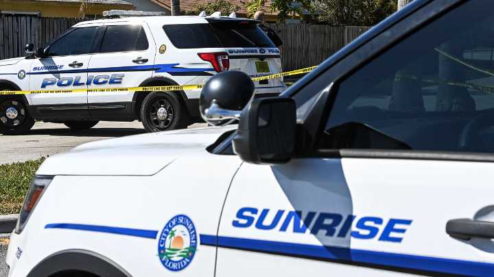 Mom left 3 kids in hot car while grocery shopping at Sunrise Walmart: Police
