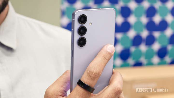 Samsung phones could finally get a native double-tap back gesture (APK teardown)
