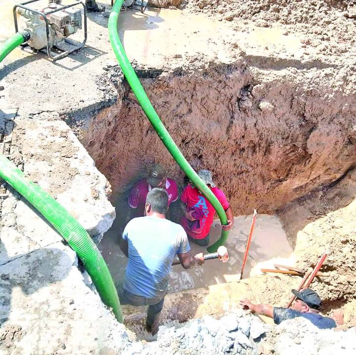 Dejan a 70 colonias sin agua por reparar fuga