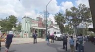 Estudiantes de Ayotzinapa hacen mitin, tiran puerta e Incendian Camión en Protesta Frente a Campo Militar 1
