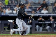 Deadspin | Giancarlo Stanton's 3-run double keeps Yankees tied for first