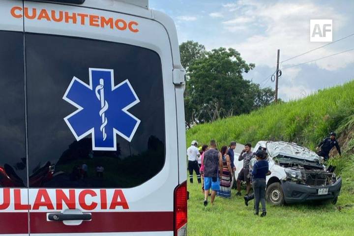 Mujer pierde la vida en volcadura sobre la autopista Guadalajara
