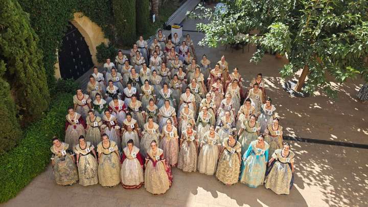 De falleras mayores adolescentes a millenials usuarias de LinkedIn