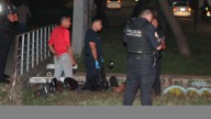 Guardia de seguridad cae en arroyo mientras se dirigía a su trabajo en León; está grave