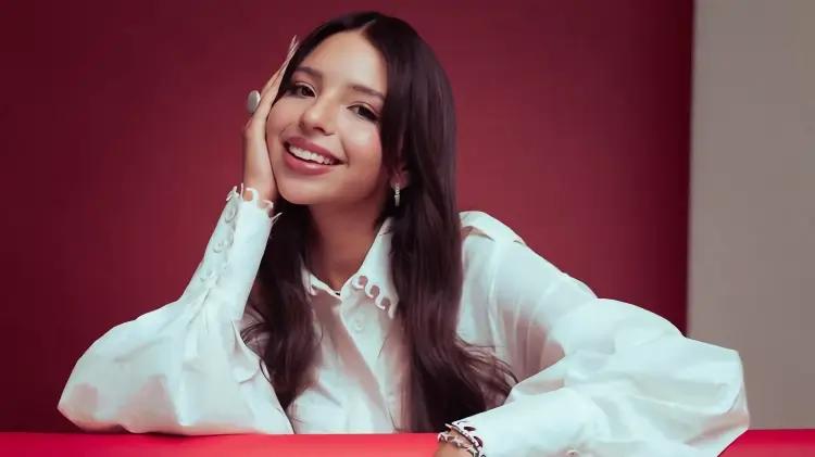 Ángela Aguilar criticada por gesto frío hacia fan; redes estallan
