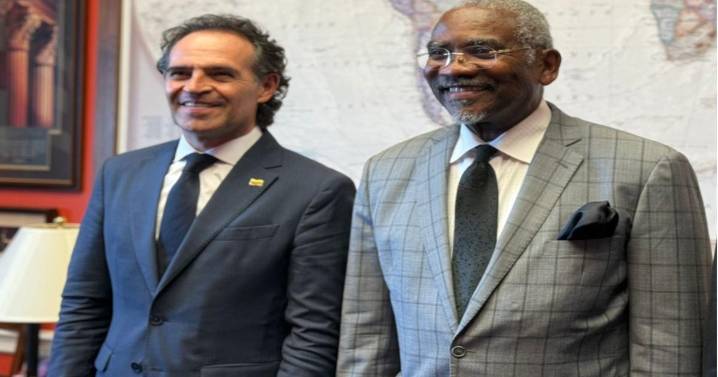 El alcalde de Medellín calificó como positiva su visita a Estados Unidos entre las controversias con el presidente Petro