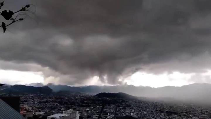 Impresionante: dos tornados golpean al mismo tiempo centro de San Cristóbal de las Casas