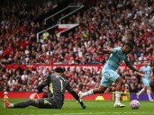 Amorim keeps faith with Bayindir