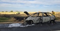 El incendio de un turismo en la carretera entre Pedrosillo el Ralo y Gomecello moviliza a los Bomberos