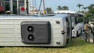 Camioneta Turística Vuelca al Chocar Con un Camión Urbano en Boca del Río; Hubo Cinco Lesionados