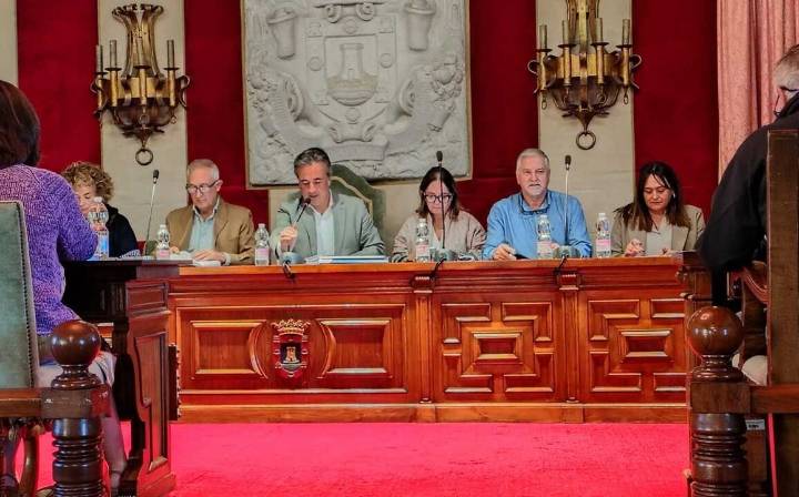 Camargo aprueba los pliegos para adjudicar el nuevo contrato de limpieza por 11 millones en cinco años