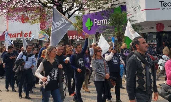 Trabajadores judiciales se movilizaron por reclamos salariales y exigen diálogo con el Superior Tribunal