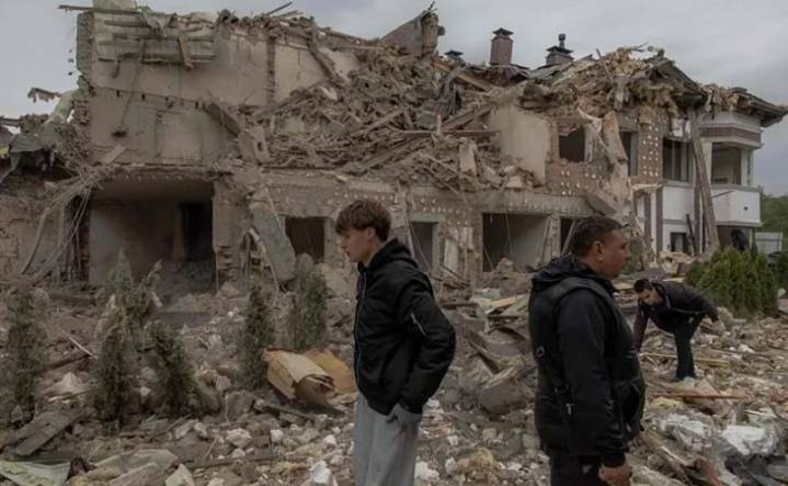 Rusia bombardea Kiev con misiles y drones y causa muertos y heridos