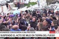 Así fue el patético acto de Milei, con un megáfono y ante un grupo de militantes