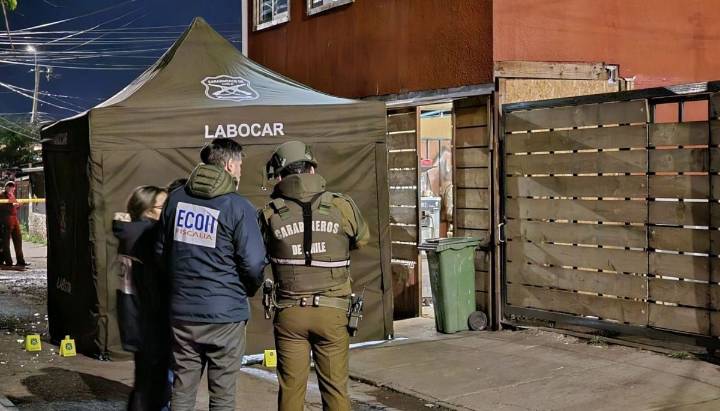 Falso allanamiento policial dejó dos fallecidos y dos mujeres heridas en Puente Alto: atacante murió al exterior de la casa