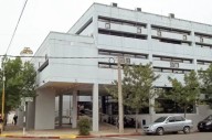 Condenan a un abuelo por golpear con una manguera a sus nietos