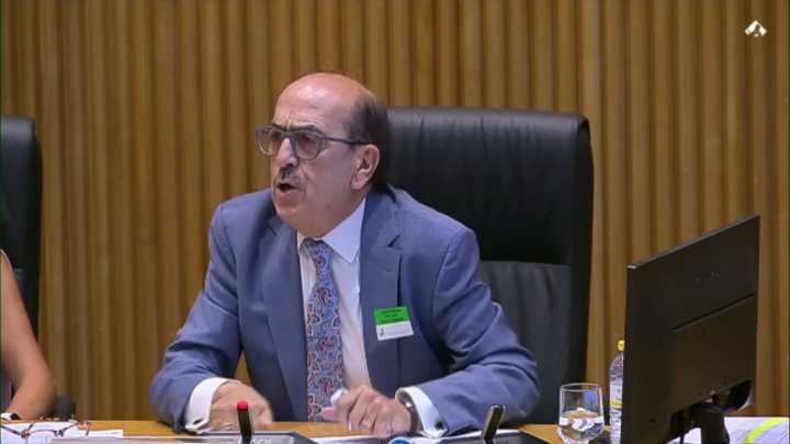 Un exmagistrado del Supremo intenta ridiculizar a las personas trans en unas jornadas de Vox en el Congreso: «Me llamo Francisco Javiera»