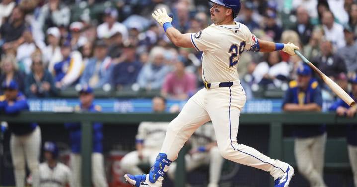 Raleigh hits 54th homer, ties Mantle's record for most in season by a switch