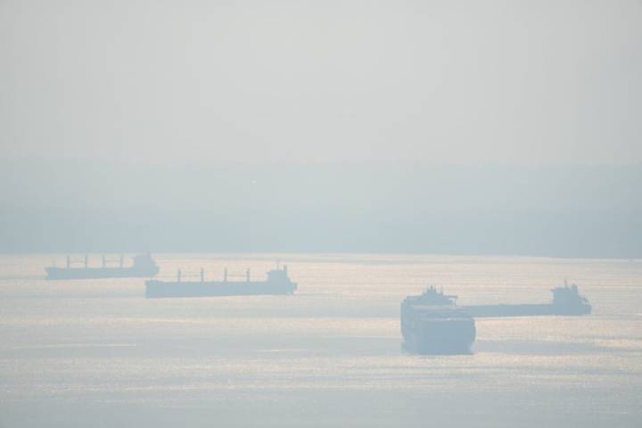 B.C. wildfire fight is helped by smoke, humidity and haze cover