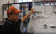 A sus 54 años, yucateco rompe barreras y estudia en Canadá