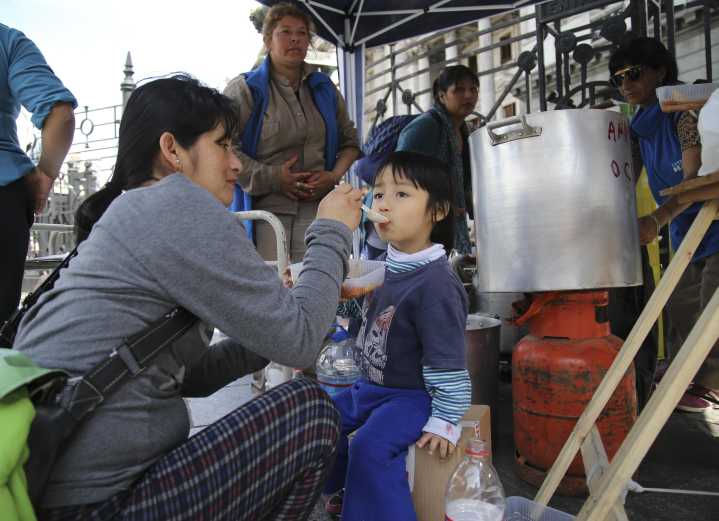 Según Indec bajó la pobreza en 2025, pero todavía el 45% de niños y adolescentes habitan hogares pobres
