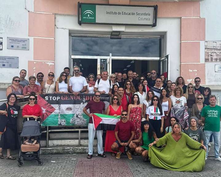La Junta de Andalucía obliga a un instituto de Cádiz a retirar una bandera palestina y una ucraniana de su fachada