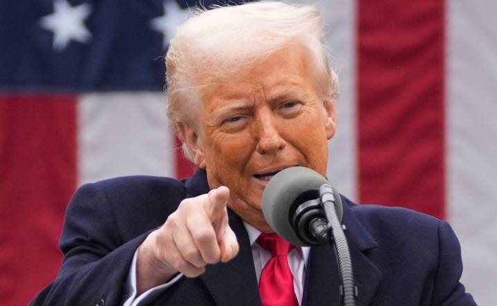 Trump pedirá a Corte Suprema "decisión expeditiva" en apelación por aranceles; "no tiene ningún fundamento legal", dice