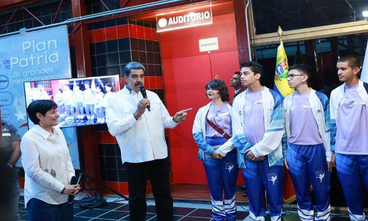 Jefe de Estado inauguró Mega Núcleo de Robótica en Caracas para formar científicos