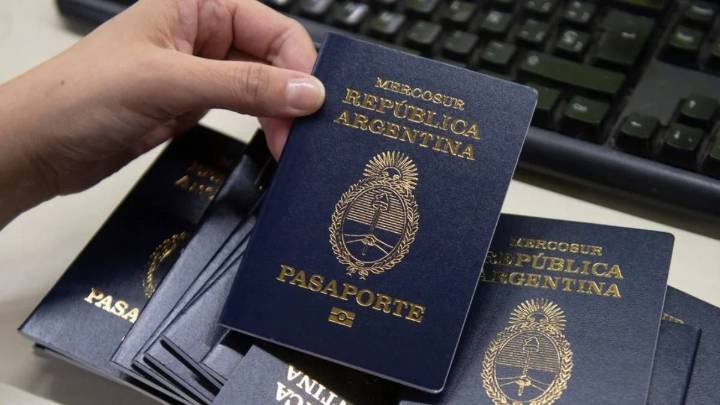 El Gobierno nacional pidió devolver miles de pasaportes argentinos por fallas de seguridad