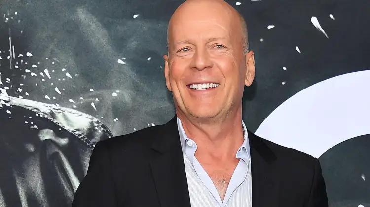 Bruce Willis pasea por Los Ángeles mientras enfrenta demencia frontotemporal
