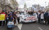 Jubilados y organizaciones sociales marchan alrededor del Congreso