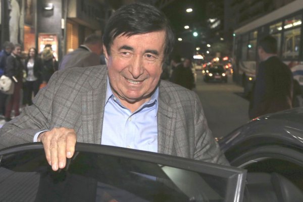 "Cambiaron a un excelente dentista (Santiago Caputo) por dos peluqueros (Pareja y Vera)"