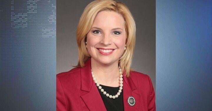 Ashley Hinson announces run for Senate