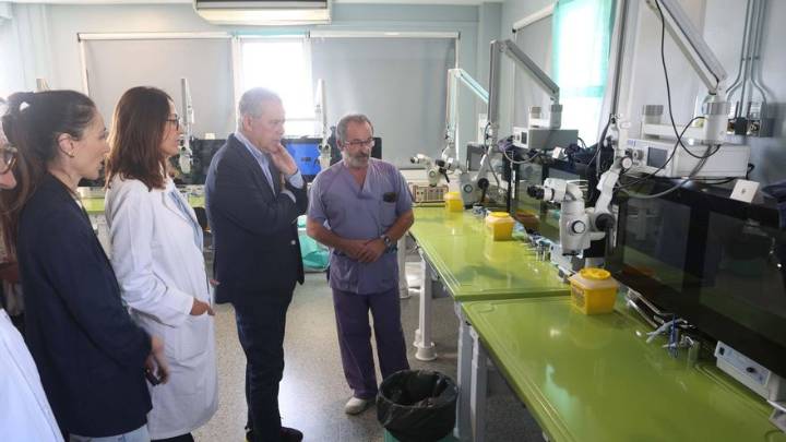 El conselleiro de Sanidade visita el Instituto de Investigación Biomédica de A Coruña
