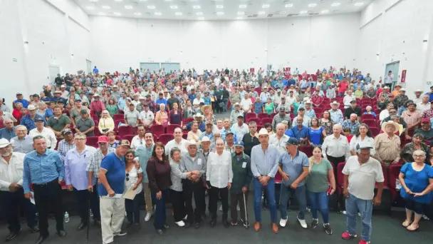 Alfonso Durazo entrega apoyo a pensionados de Hermosillo