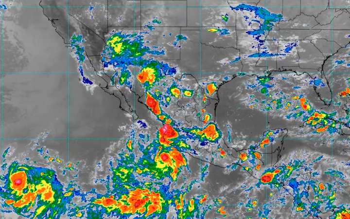 Huracán Kiko no amenaza a México; depresión Doce-E causa lluvias y oleaje en el Pacífico