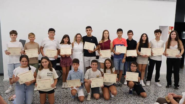 Massanassa otorga los Premios a la Excelencia y Esfuerzo en los Estudios Musicales a 19 jóvenes