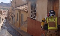 Controlado un incendio en una vivienda de planta baja de Jumilla