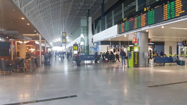 El avistamiento de un dron en los alrededores del aeropuerto de Fuerteventura causa caos y retrasos en varios vuelos